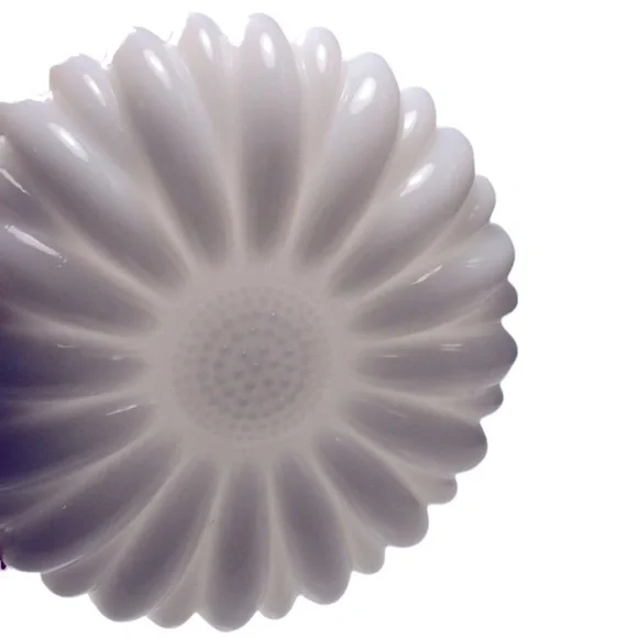 Hazel Atlas Vintage Nesting Daisy Ashtray Opaque White Milk Glass Flower… - Picture 9 of 10